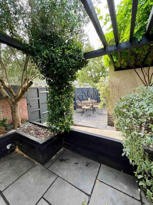 Private Garden Oasis In Central Bristol Exterior foto